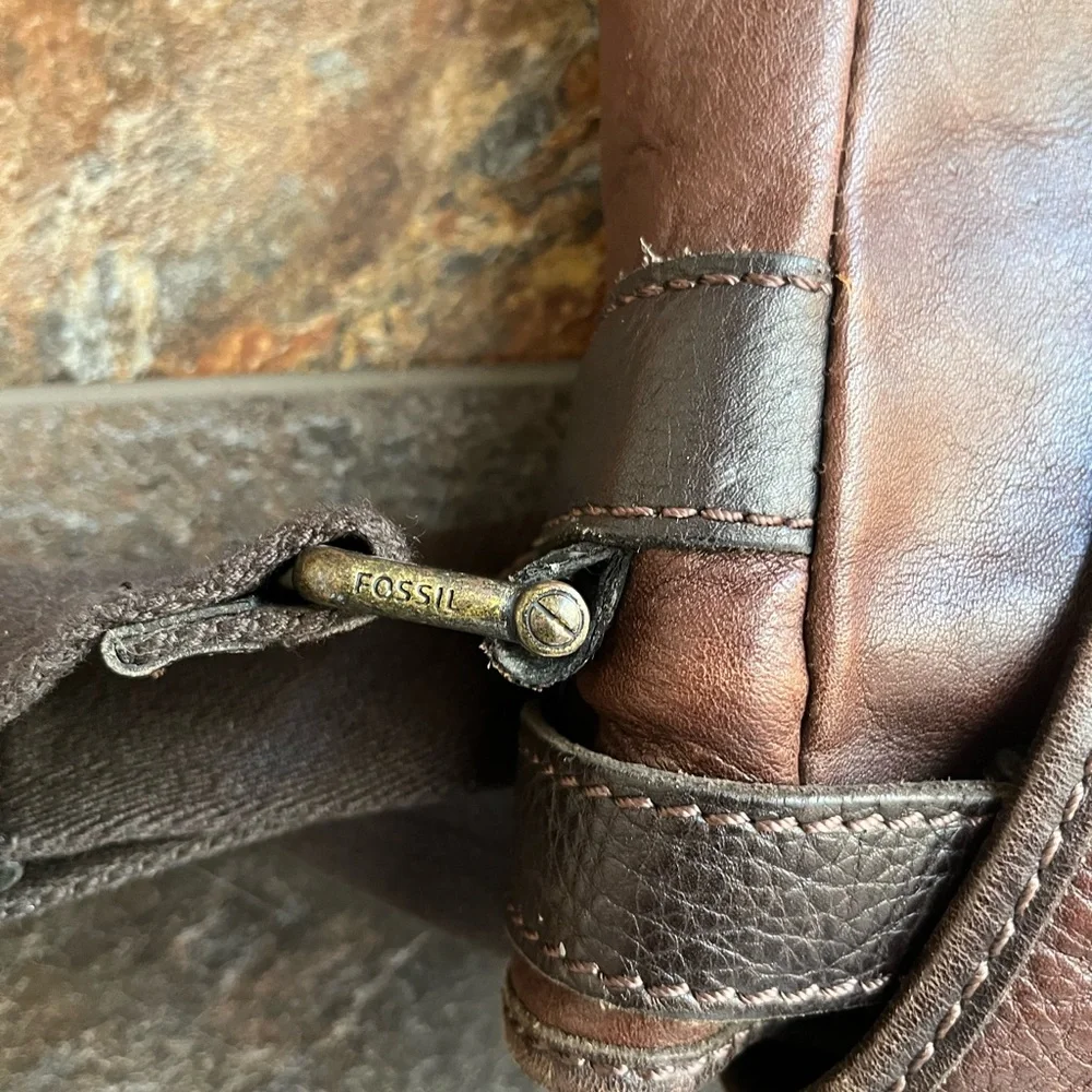 Fossil Estate dark leather adjustable strap messenger laptop bag
